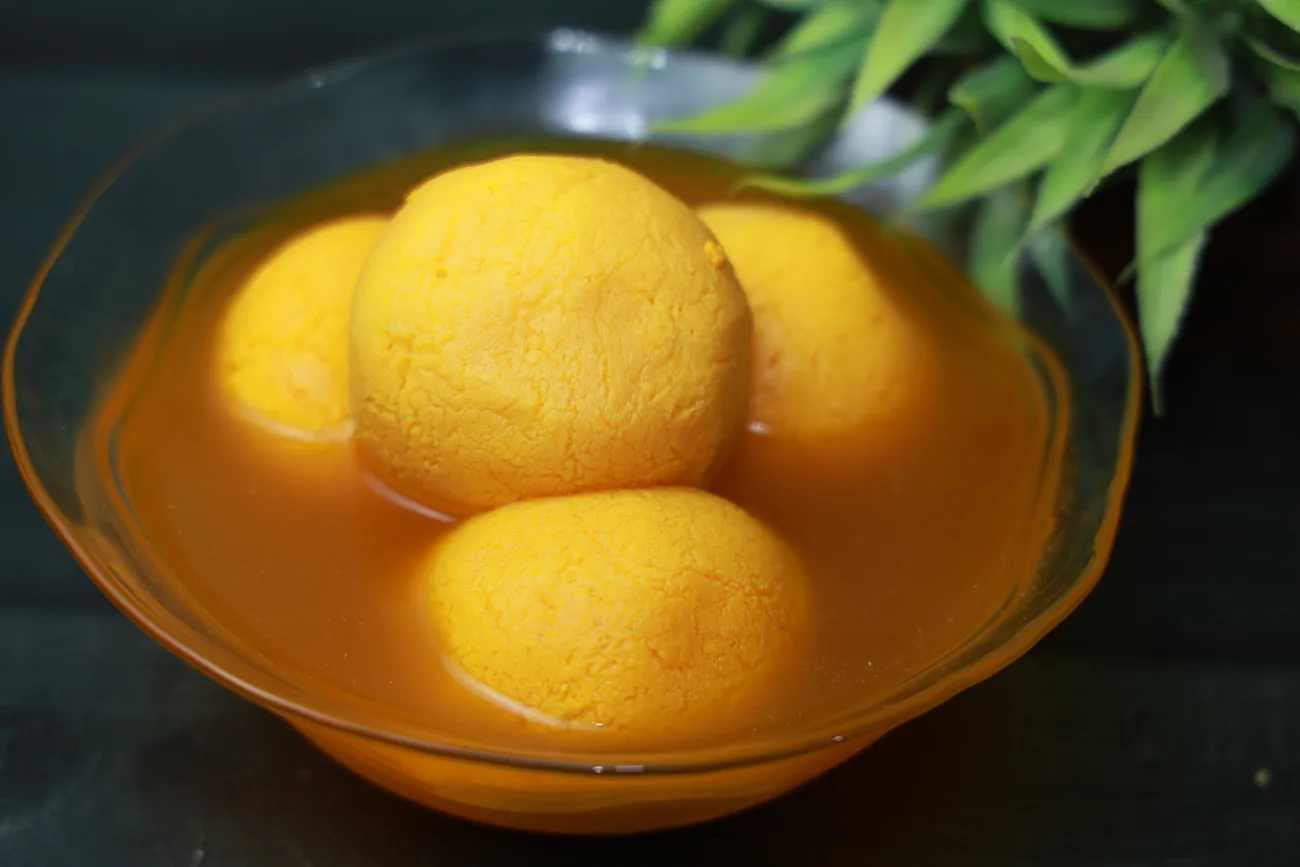 Rajbhog — saffron-stuffed rasgulla, our photo Rajbhog — saffron-stuffed rasgulla, our photo