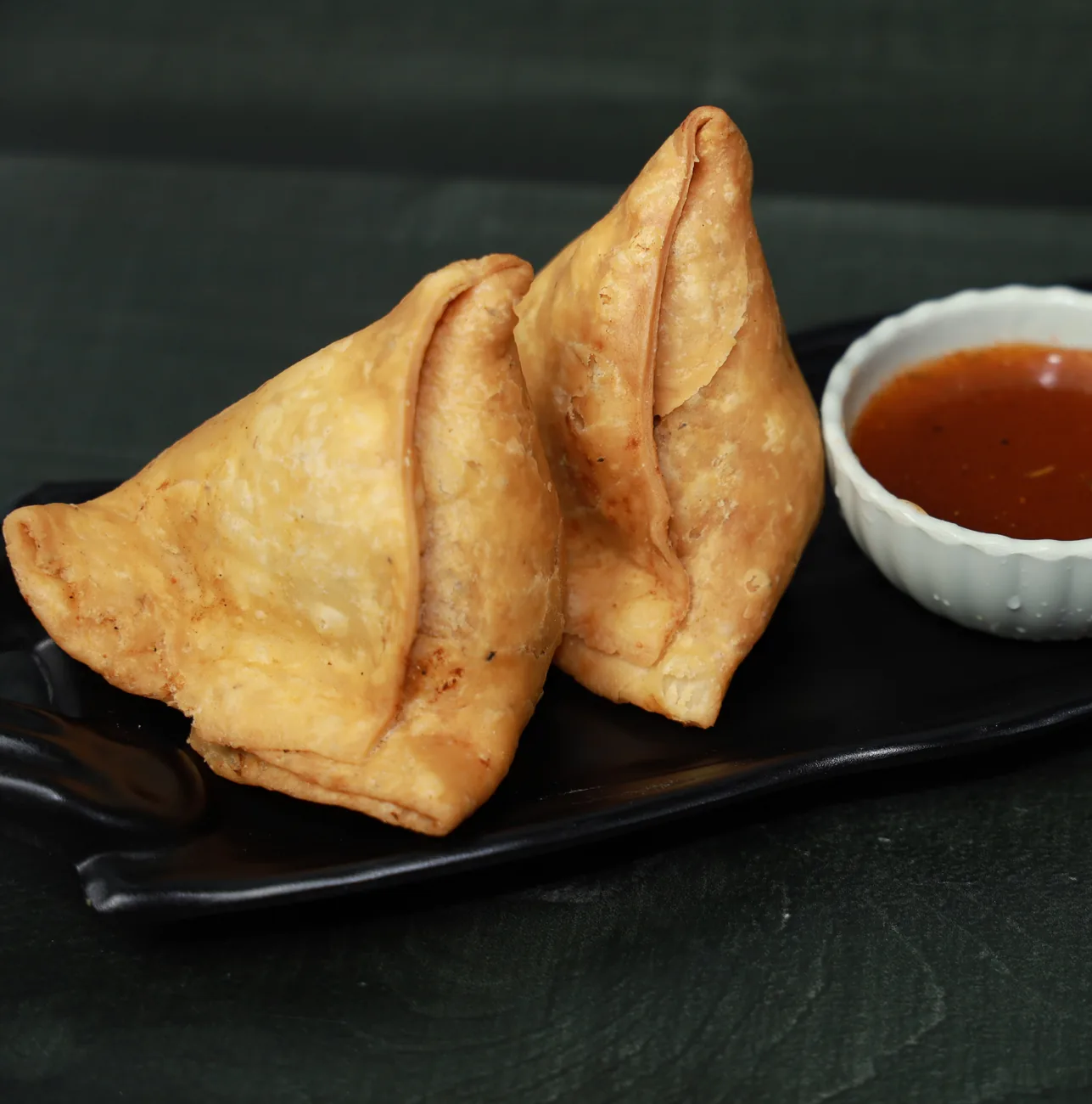Fresh samosas — our photo Fresh samosas with chutney at Noida Sweets and Bakers